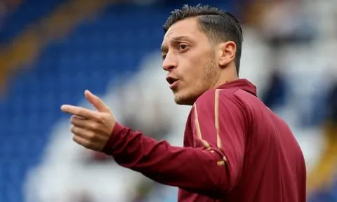 Tuyển Đức triệu tập, Joachim Low tiết lộ SỐC về Ozil