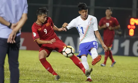 Thua U16 Ấn Độ, HLV Vũ Hồng Việt đổ lỗi mặt sân xấu
