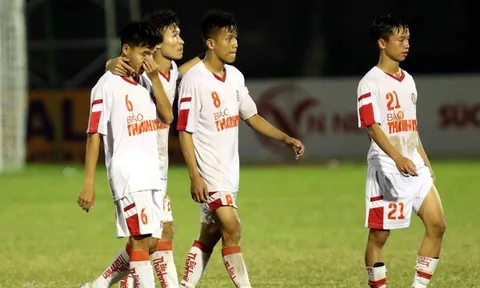 Trở thành cựu vương, thầy Công Phượng chỉ trích trọng tài