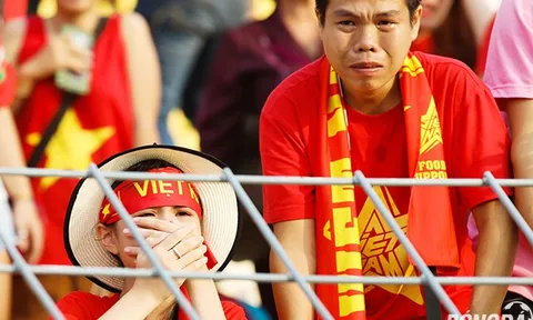 Fan Việt khóc nấc khi Công Phượng, Xuân Trường gục ngã trước người Thái