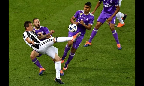 ƯCV giải Puskas 2017 - Bàn thắng của Mario Mandzukic