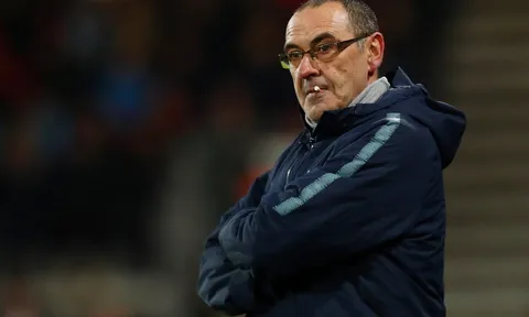 Sốc! Chelsea có biến, Sarri sắp bị "lật ghế"