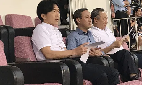 V-League "chát" lắm, HLV Miura có... nghĩ lại với Công Vinh?