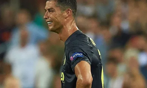 Sau thẻ đỏ của Ronaldo, Champions League cần sử dụng VAR