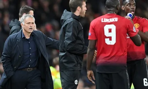 'Vài cầu thủ chỉ muốn Man Utd thua để Mourinho bị sa thải'