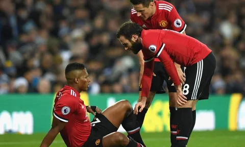 Valencia chấn thương nặng, Mourinho phản ứng ra sao?