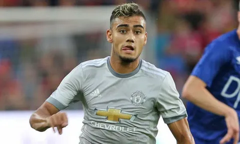 Valencia mượn thành công số 15 của Man Utd