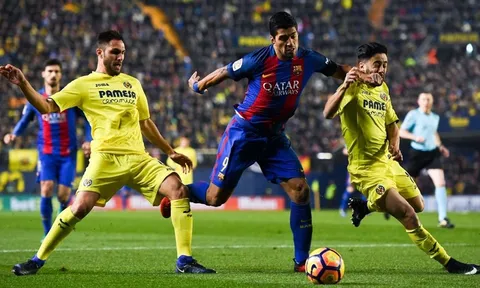 Barcelona và mặt trái của 4-4-2