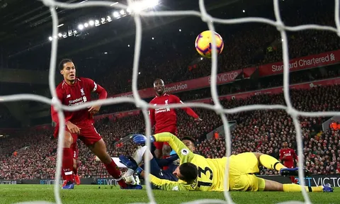 Van Dijk: "Chúng tôi mất chuỗi trận sạch lưới là vì Alisson"