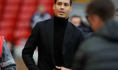 Van Dijk hãnh diện xuất hiện ở Anfield chờ dự khán