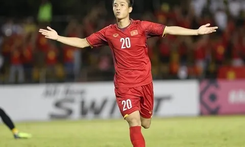 Báo Trung Quốc ví Văn Đức như Ronaldo, gọi bạn gái là “tiên nữ hạ phàm”