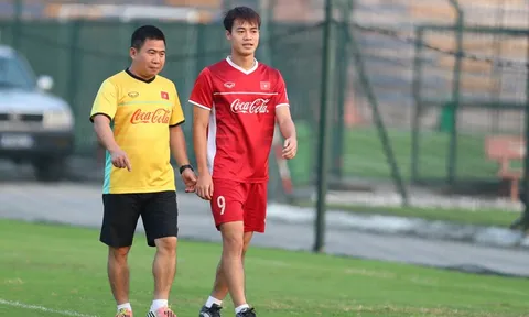 Văn Toàn "bắn tín hiệu" về khả năng ra sân trận gặp Malaysia