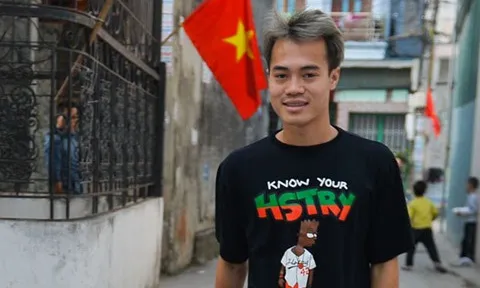 Văn Toàn giữ thói quen thăm thầy cô giáo dịp Tết