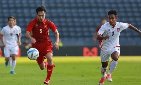 Văn Toàn thừa nhận chưa quen với sơ đồ 3-4-3