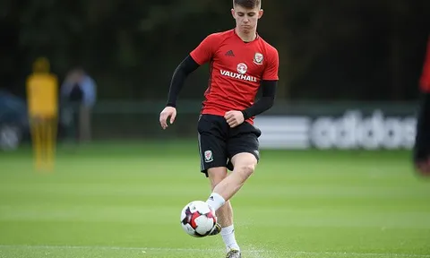 Vắng Bale, thần đồng Liverpool trở thành tâm điểm
