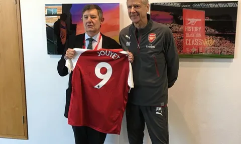 Vị khách đặc biệt thăm 'biệt đội Pháp' tại Arsenal