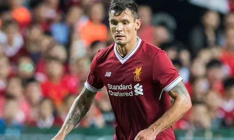 Bị trận Man Utd 'khủng bố', sao Liverpool phải thay cả số điện thoại