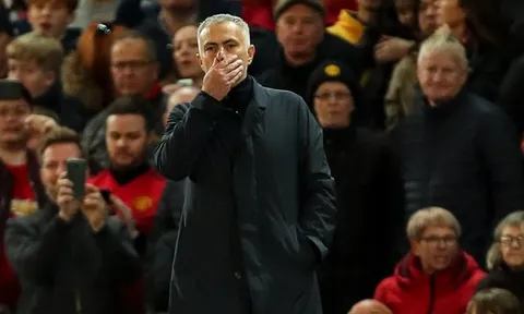 Vì Mourinho, Man Utd hoãn kế hoạch "trăm năm có một"