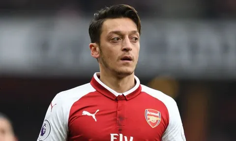 Vì Ozil, Emery thẳng thừng phản bác Wenger