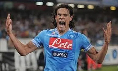 Vì sao Napoli luôn muốn Cavani trở lại