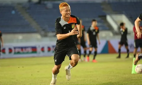 Đột nhập xem "Messi Lào" luyện công chờ đấu tuyển Việt Nam