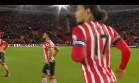 Virgil van Dijk từng khiến hàng công của Liverpool khổ sở thế nào?