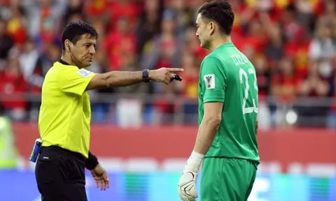 Vì sao Văn Lâm nhận thẻ vàng ở loạt 11m trận Việt Nam vs Jordan?