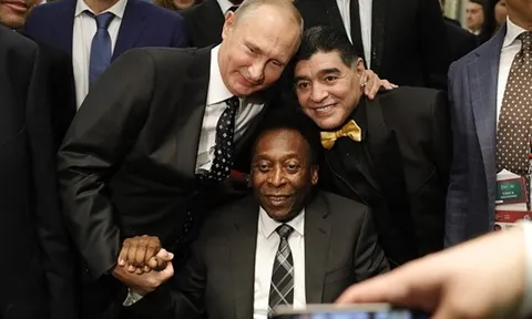 Tổng thống Putin chứng kiến Maradona hôn trán Pele ở lễ bốc thăm