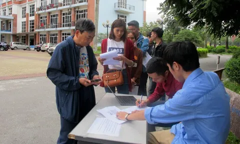 Vé chợ đen xem ĐT Việt Nam tăng phi mã sau một ngày phát hành