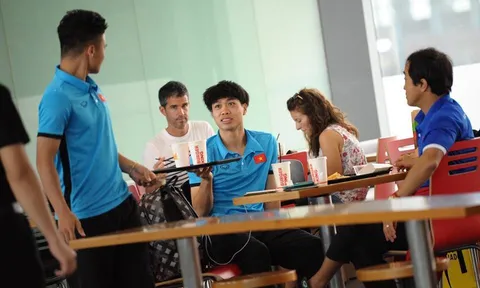 Máy bay delay, tuyển Việt Nam thảnh thơi lên đường sang Myanmar
