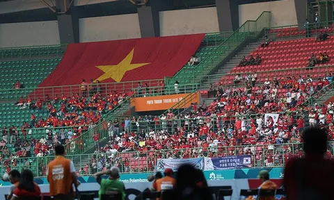 Fan Việt đổ bộ sân Patriot tiếp lửa U23 Việt Nam