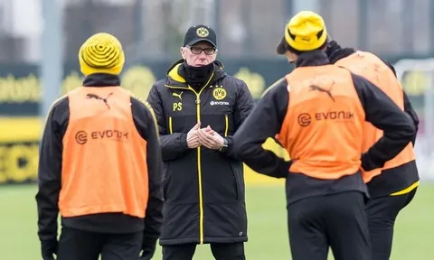 Với 'Đấng cứu thế' Peter Stoger, Dortmund tự tin vào hang Hùm