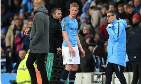 "Vua kiến tạo" của Man City tái mặt rời sân vì chấn thương