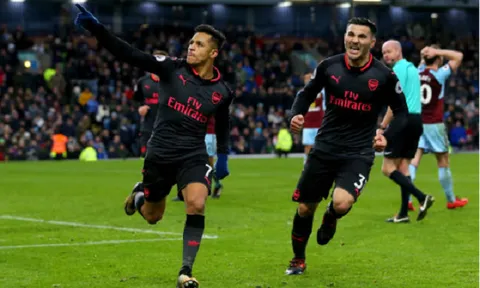 Vừa may vừa hay, Arsenal ẵm trọn 3 điểm rời sân Turf Moor