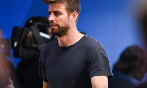Vừa mua đội bóng, Piqué liền chiêu mộ con của cố nhân