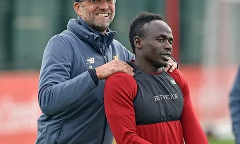 Vừa trở lại, Sadio Mane đã được HLV Klopp nâng niu