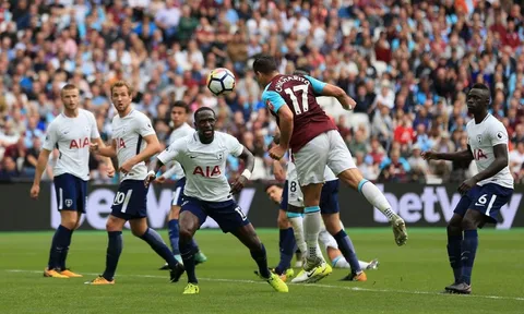 "Vua vòng cấm" Chicharito vẫn không cứu nổi West Ham