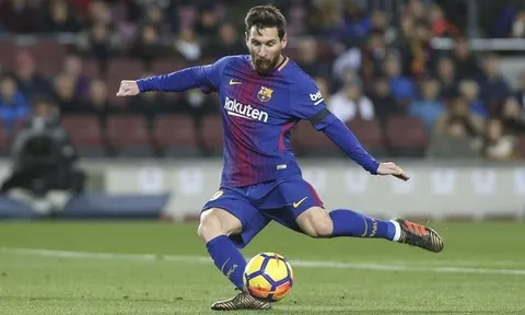Vượt Ronaldo, Messi được The Guardian bình chọn là Cầu thủ xuất sắc nhất năm 2017