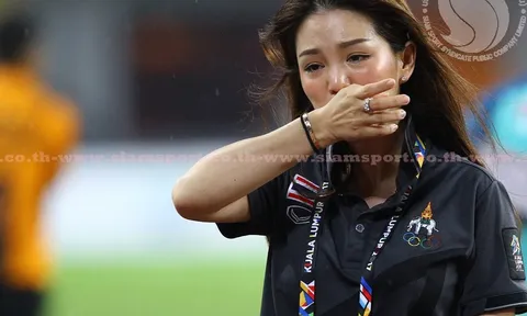 Nữ trưởng đoàn Thái Lan bật khóc với chức vô địch SEA Games