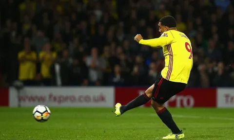 Xhaka đứng yên để cựu cầu thủ MU hạ Arsenal