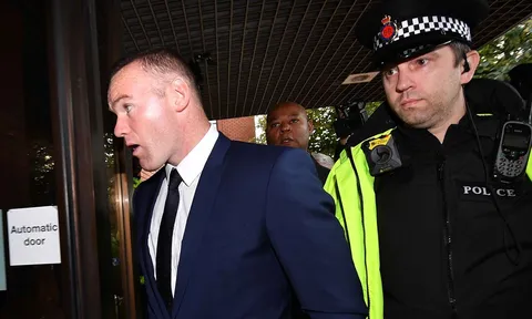 Rooney nhận hình phạt đích đáng sau vụ 'bay đêm' với gái lạ