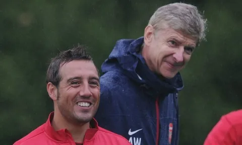 Carzola TIẾT LỘ cú điện thoại xúc động của Wenger khi ở Arsenal