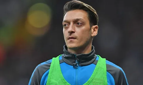 Wenger cảnh báo Ozil về thái độ chuyên nghiệp