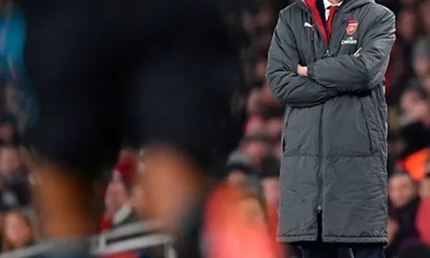 Wenger cau có sau chiến thắng nhạt nhòa của học trò