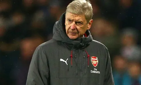 Wenger CHÍNH THỨC san bằng kỉ lục khủng của Sir Alex