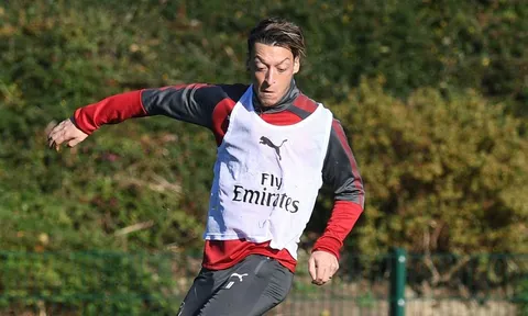 Wenger phủ nhận, nhưng Ozil sắp rời Arsenal