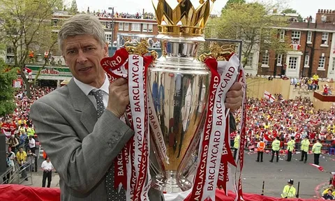Cân bằng kỷ lục 810 trận nhưng thành tích của Wenger kém xa Sir Alex