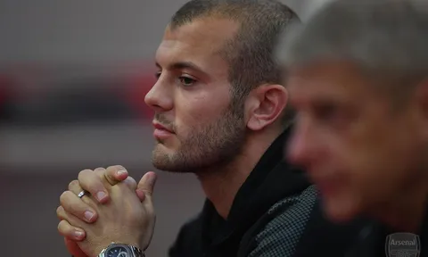 Wenger, Wilshere trầm tư trên chảo lửa Serbia