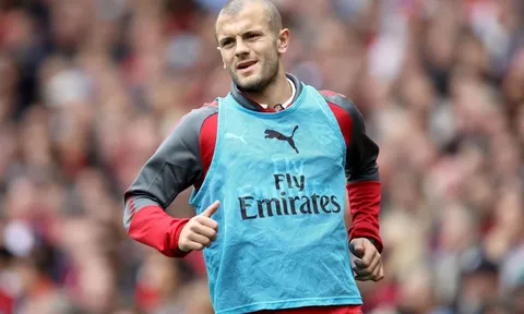 Wenger XÁC NHẬN đang chờ Wilshere