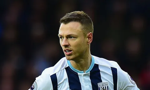 West Brom trì hoãn việc Jonny Evans đến Man City
